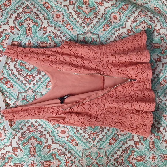 Forever 21 Coral Pink Sleeveless Blouse, Size S - Picture 9 of 10